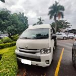 Sewa Hiace Commuter vs Premio di Bandung