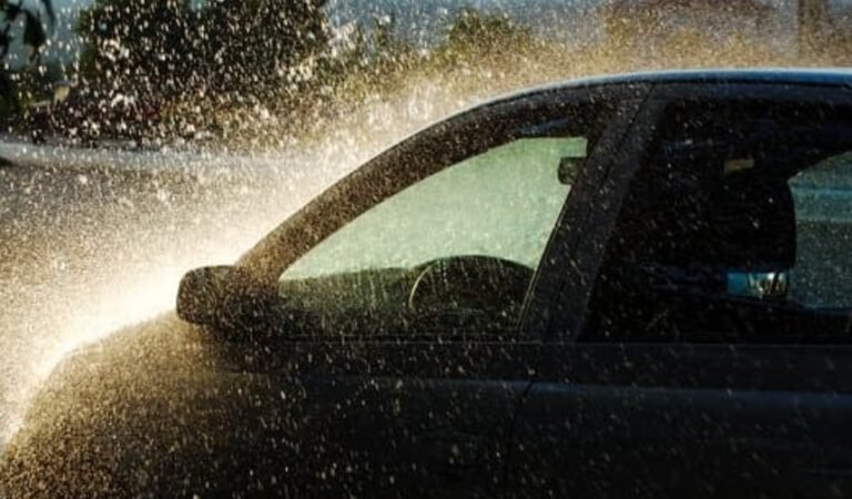 Cara Merawat Mobil Saat Musim Hujan